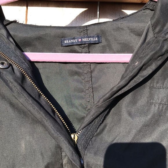Brandy Melville light windbreaker jacket - Picture 6 of 10